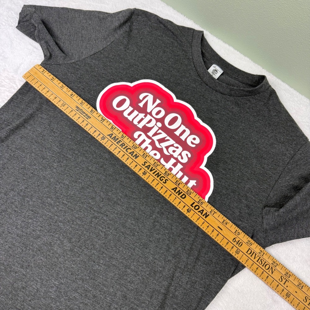 Pizza Hut No One OutPizzas The Hut‎ Graphic T-Shirt Mens Medium Gray employee - Picture 6 of 7